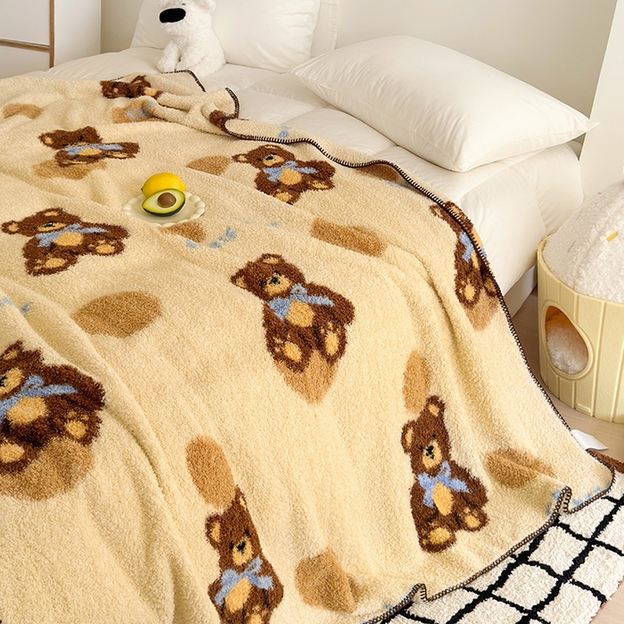 91家纺网 家纺一手货源 找家纺 舒隅家纺 2025新款A类卡通休闲半边绒三角针毛毯 小熊软糖