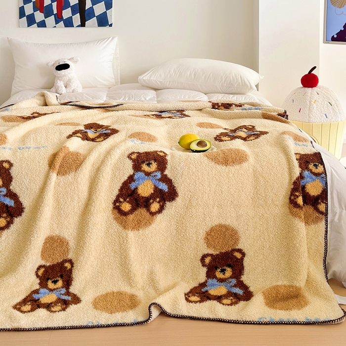 91家纺网 家纺一手货源 找家纺 舒隅家纺 2025新款A类卡通休闲半边绒三角针毛毯 小熊软糖