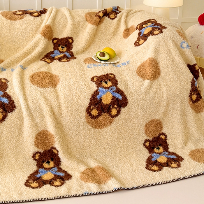 91家纺网 家纺一手货源 找家纺 舒隅家纺 2025新款A类卡通休闲半边绒三角针毛毯 小熊软糖