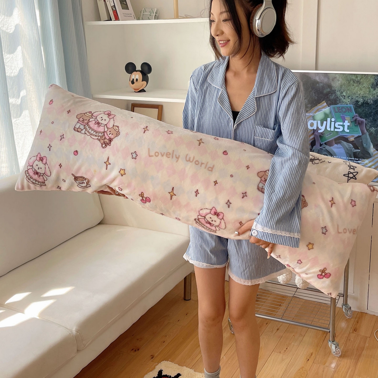 91家纺网 家纺一手货源 找家纺 六巷胡同 2025新款INS博主可爱风A类200g牛奶绒长条大抱枕 抱枕-星星宠物集