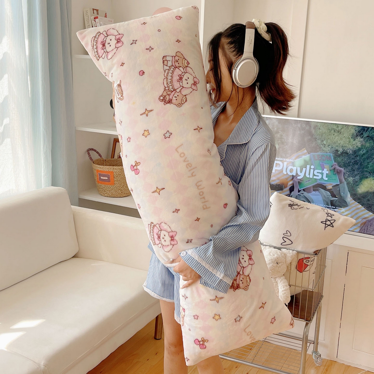 91家纺网 家纺一手货源 找家纺 六巷胡同 2025新款INS博主可爱风A类200g牛奶绒长条大抱枕 抱枕-星星宠物集