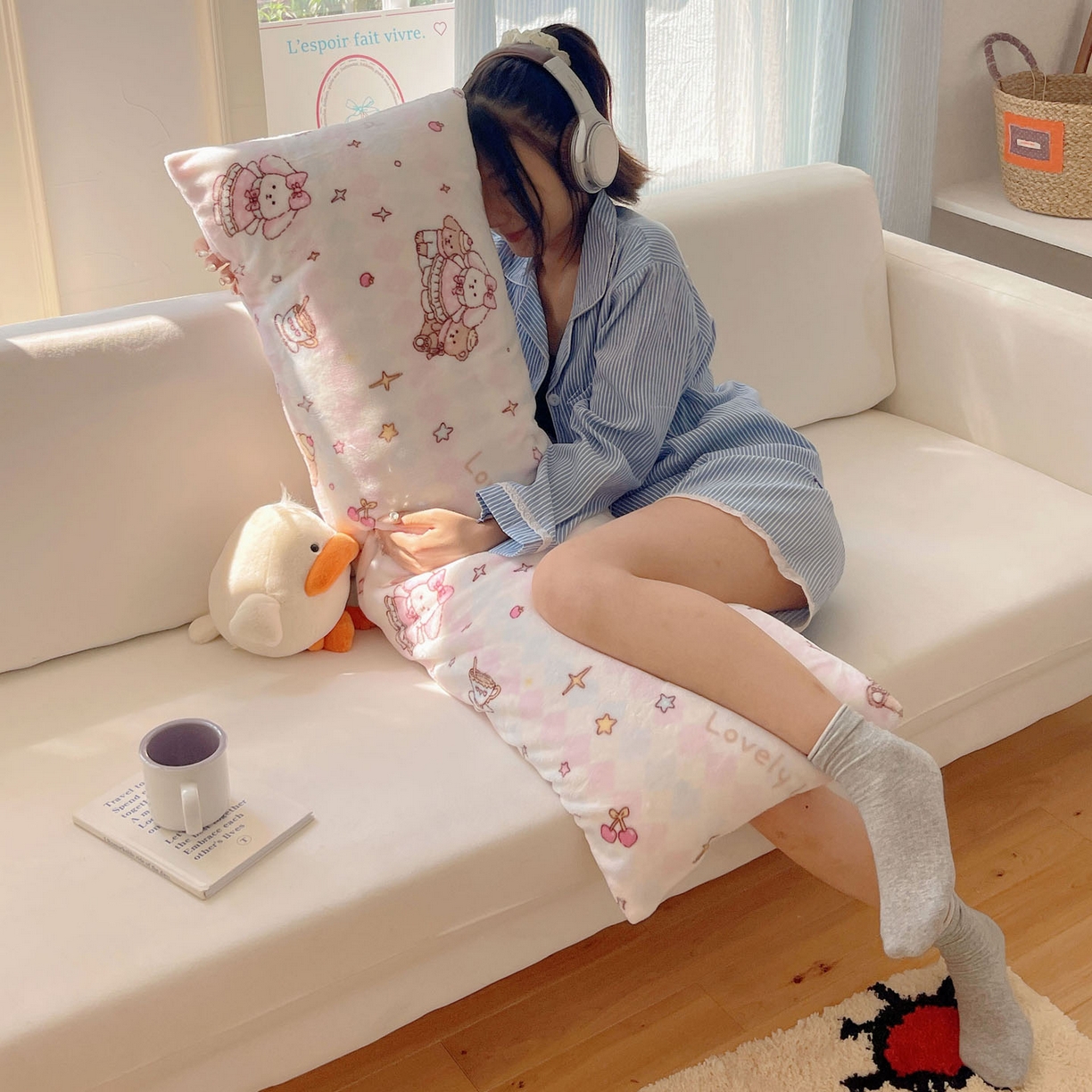 91家纺网 家纺一手货源 找家纺 六巷胡同 2025新款INS博主可爱风A类200g牛奶绒长条大抱枕 抱枕-星星宠物集