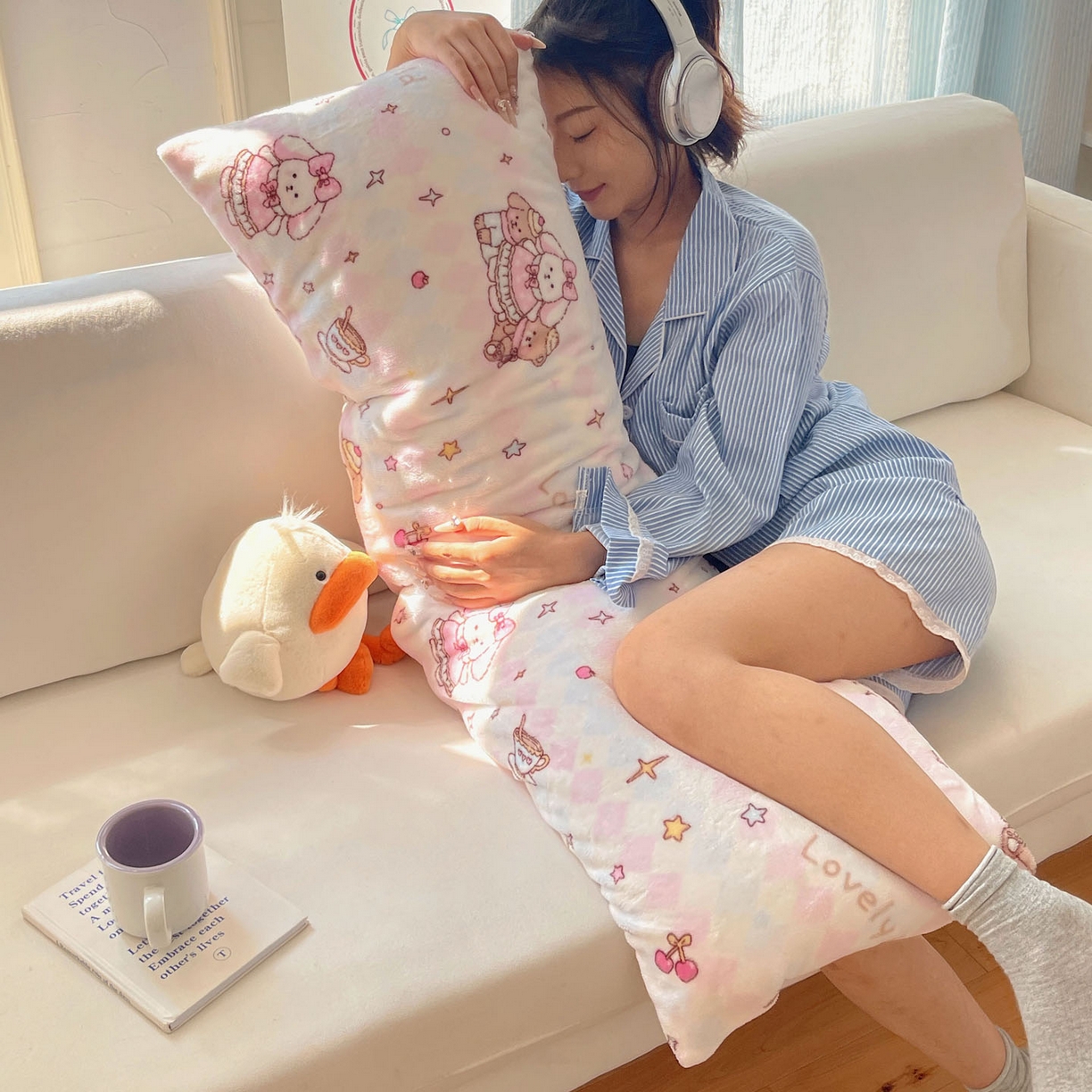 91家纺网 家纺一手货源 找家纺 六巷胡同 2025新款INS博主可爱风A类200g牛奶绒长条大抱枕 抱枕-星星宠物集