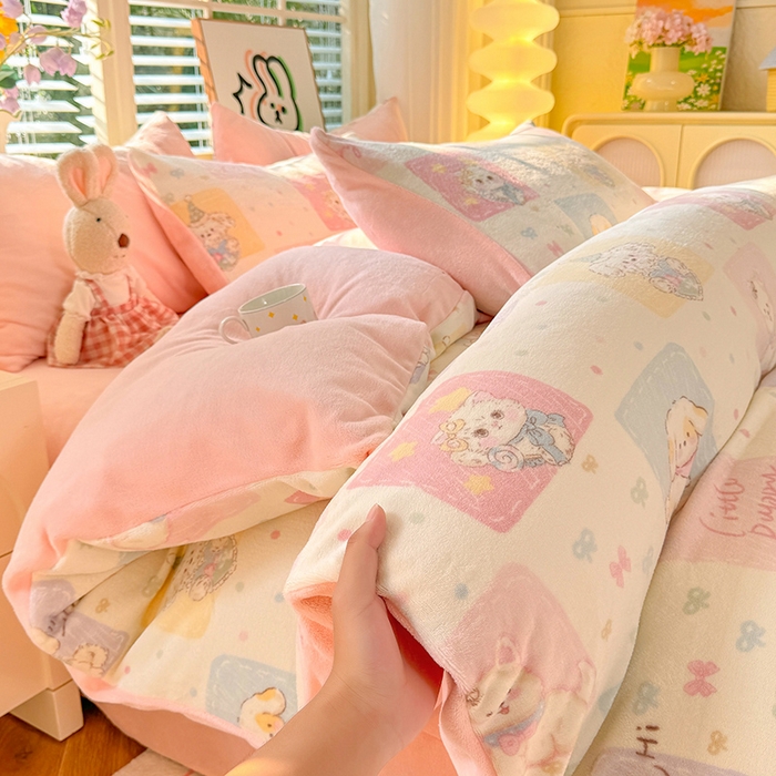 91家纺网 家纺一手货源 找家纺 九诺家纺 2025秋冬新款牛奶绒床单四件套【圆角吊边花边床单】 萌宠之家