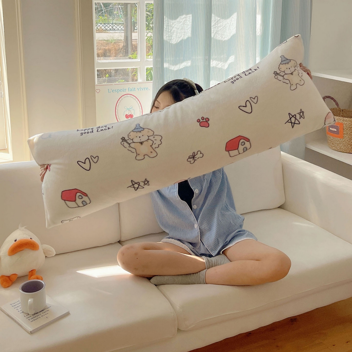 91家纺网 家纺一手货源 找家纺 六巷胡同 2025新款INS博主可爱风A类200g牛奶绒长条大抱枕 抱枕-羞羞蝴蝶喵