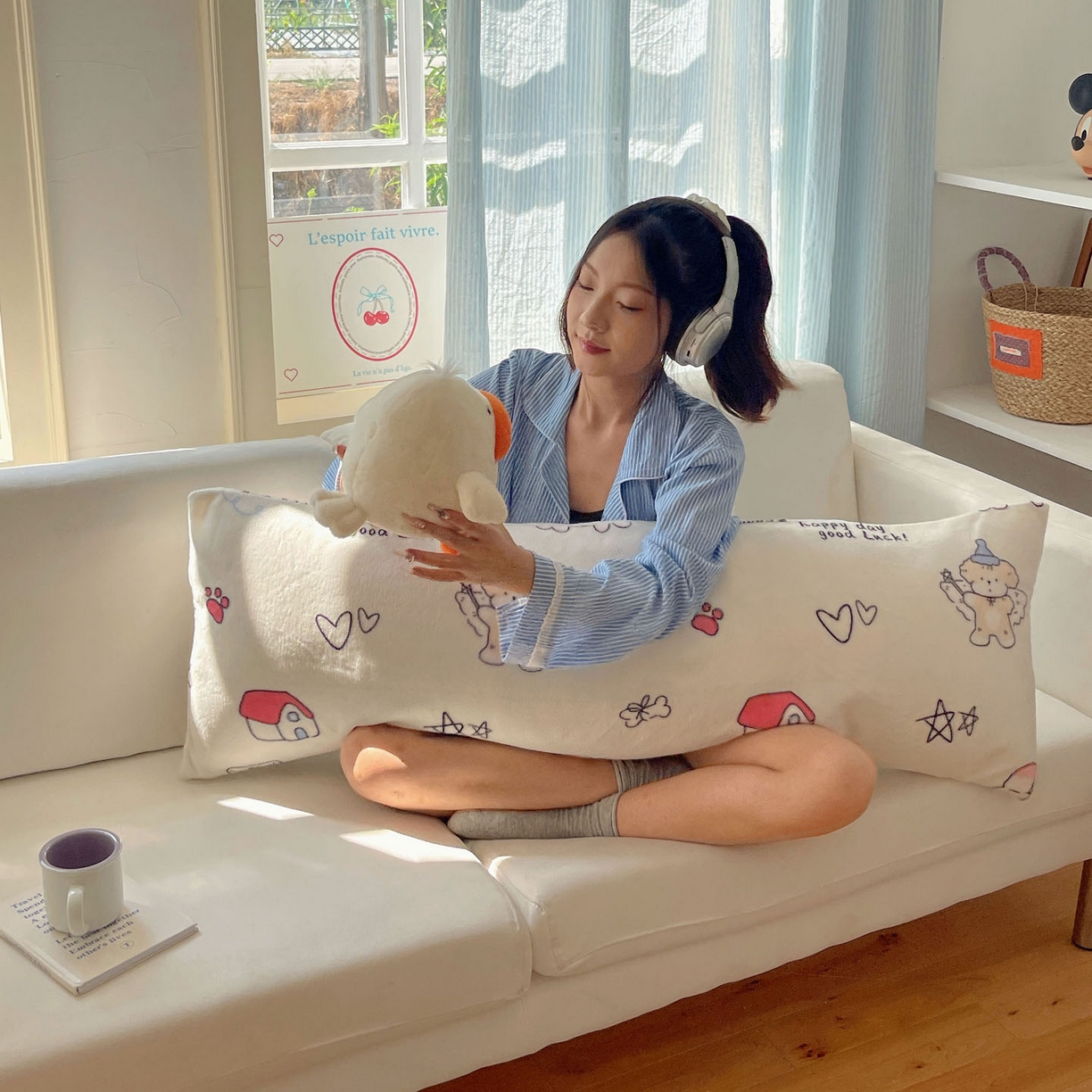 91家纺网 家纺一手货源 找家纺 六巷胡同 2025新款INS博主可爱风A类200g牛奶绒长条大抱枕 抱枕-羞羞蝴蝶喵