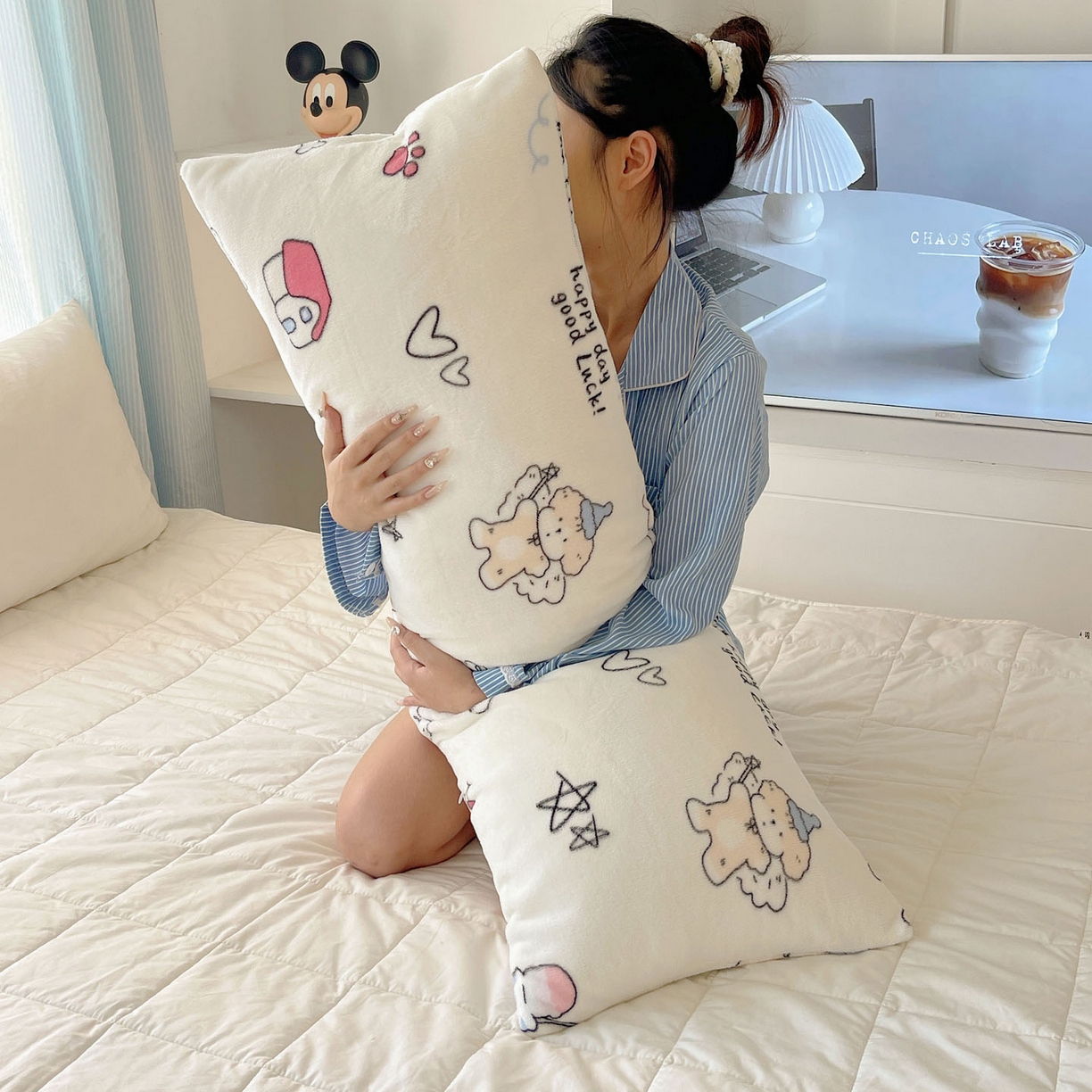 91家纺网 家纺一手货源 找家纺 六巷胡同 2025新款INS博主可爱风A类200g牛奶绒长条大抱枕 抱枕-羞羞蝴蝶喵