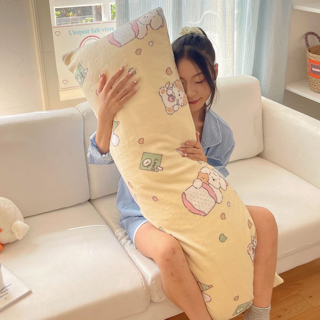 91家纺网 家纺一手货源 找家纺 六巷胡同 2025新款INS博主可爱风A类200g牛奶绒长条大抱枕 抱枕-周末宠物园