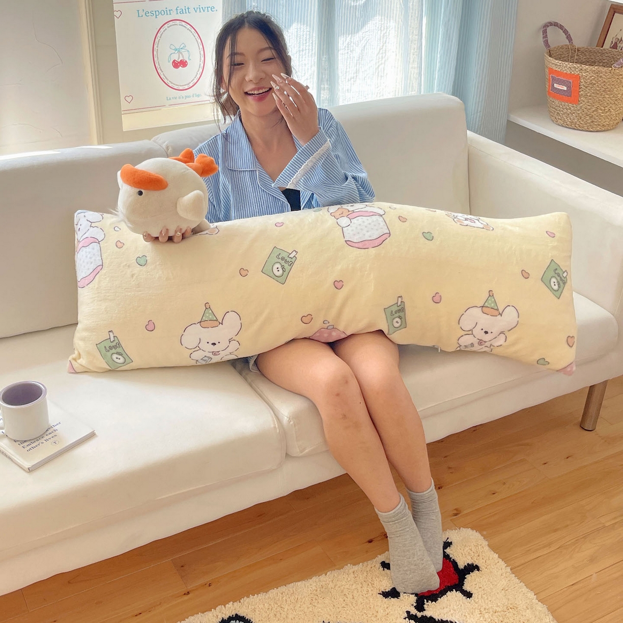 91家纺网 家纺一手货源 找家纺 六巷胡同 2025新款INS博主可爱风A类200g牛奶绒长条大抱枕 抱枕-周末宠物园