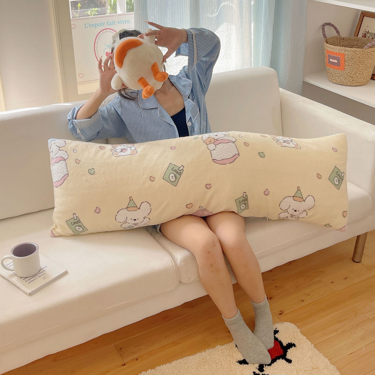 91家纺网 家纺一手货源 找家纺 六巷胡同 2025新款INS博主可爱风A类200g牛奶绒长条大抱枕 抱枕-周末宠物园