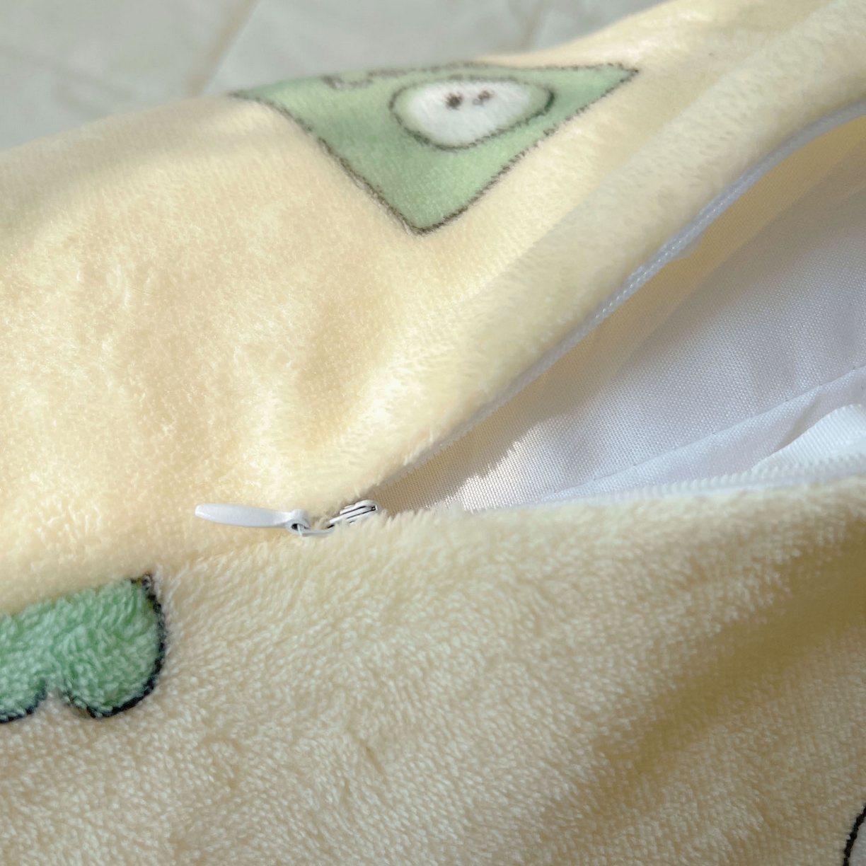 91家纺网 家纺一手货源 找家纺 六巷胡同 2025新款INS博主可爱风A类200g牛奶绒长条大抱枕 抱枕-周末宠物园