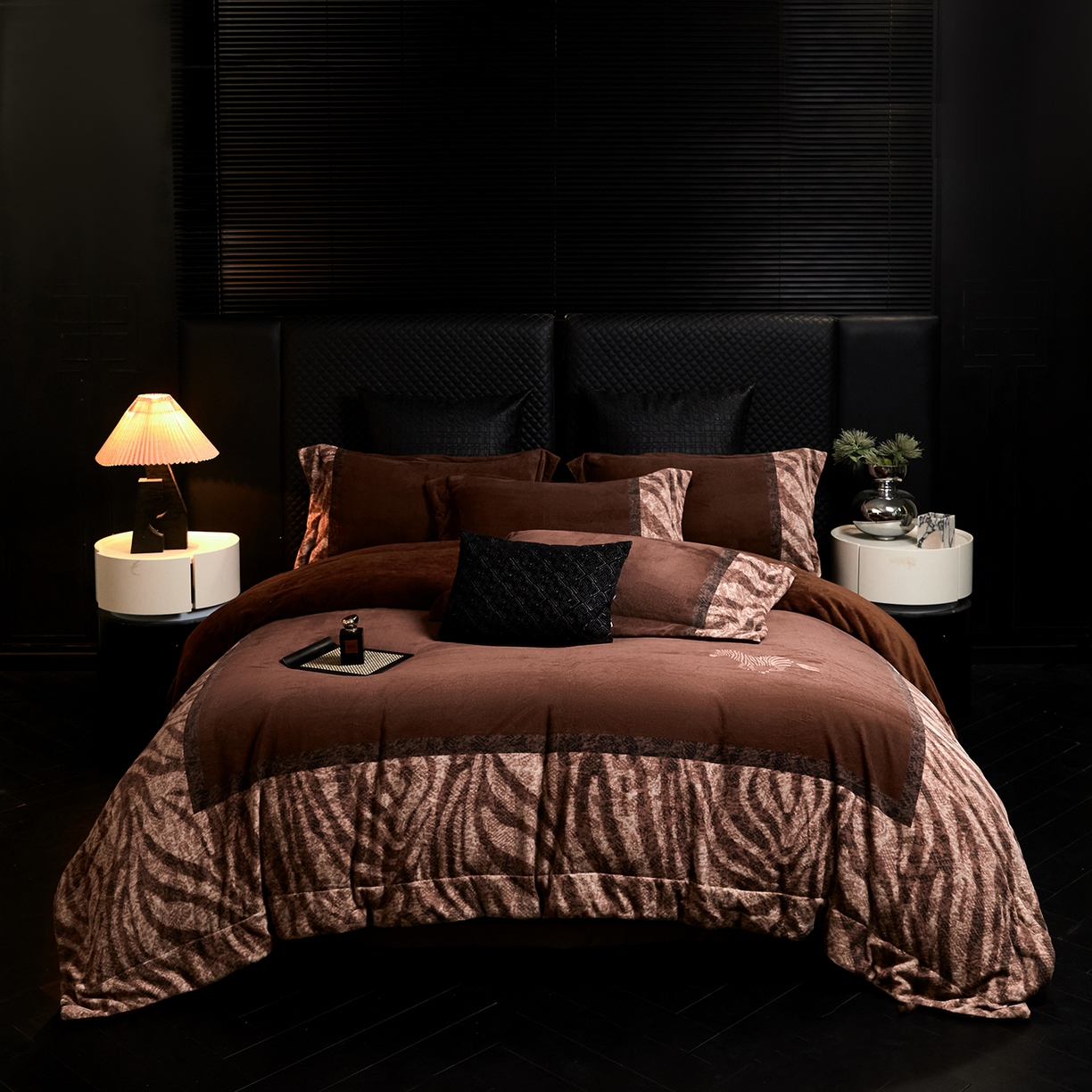 91家纺网 家纺一手货源 找家纺 （总）控价 2025新款 床盖款240克全消光A类数码印花牛奶绒四件套-卡仑