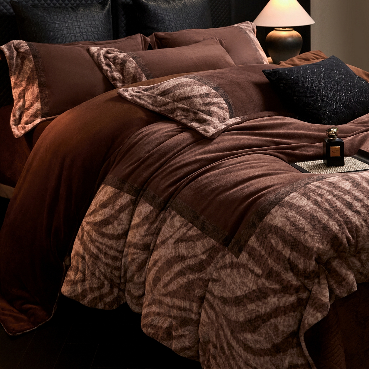 91家纺网 家纺一手货源 找家纺 （总）控价 2025新款 床盖款240克全消光A类数码印花牛奶绒四件套-卡仑