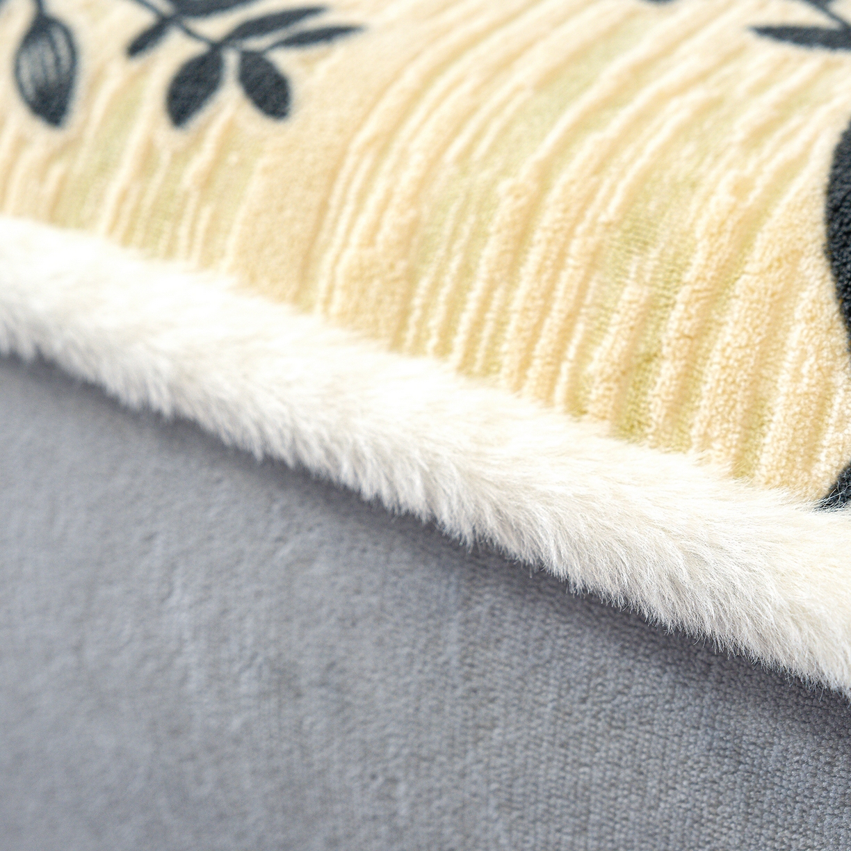 91家纺网 家纺一手货源 找家纺 鹿辉家居（原吉欧力） 2025新款牛奶绒雕花兔毛绒包边床笠 香榭落叶