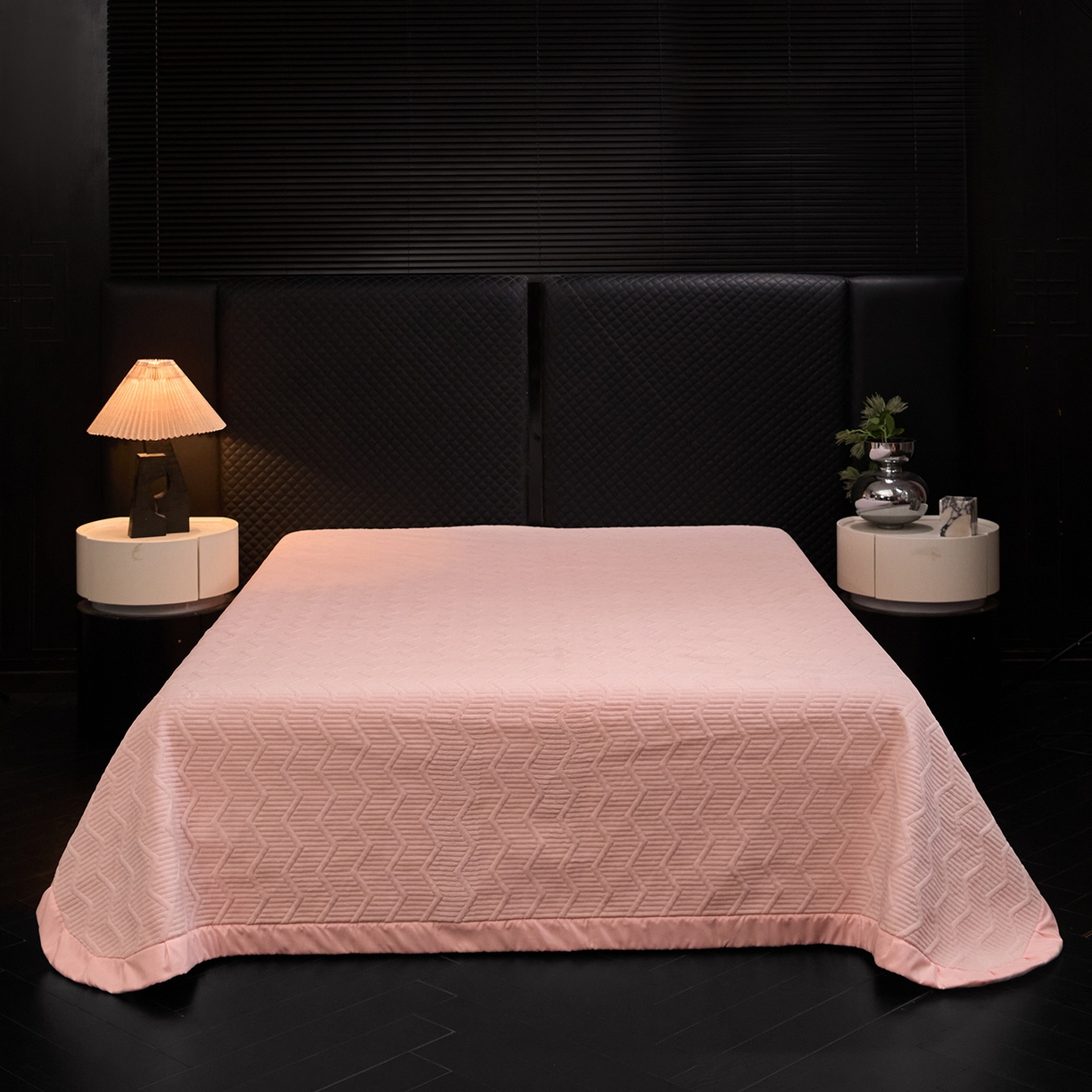 91家纺网 家纺一手货源 找家纺 新方向 2025新款240克全消光A类数码印花牛奶绒四件套床盖款-卡仑 卡仑-蔷薇粉