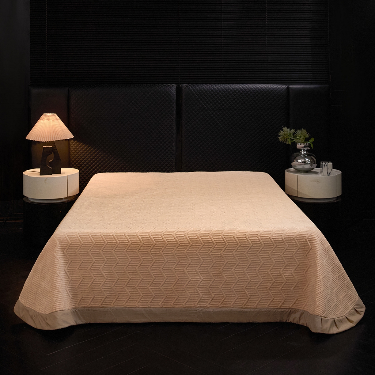 91家纺网 家纺一手货源 找家纺 新方向 2025新款240克全消光A类数码印花牛奶绒四件套床盖款-卡仑 卡仑-香槟