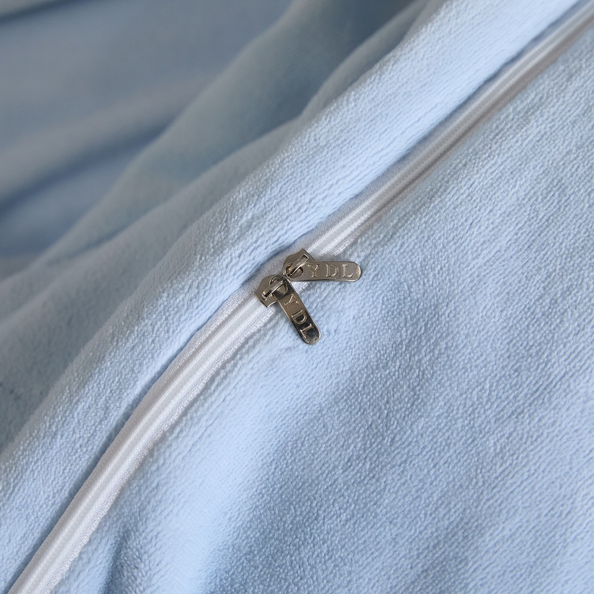 91家纺网 家纺一手货源 找家纺 新方向 2025新款240克全消光A类数码印花牛奶绒四件套床盖款-卡仑 卡仑-星月蓝