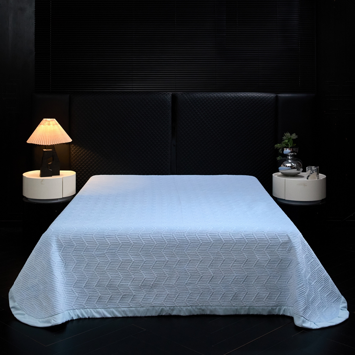 91家纺网 家纺一手货源 找家纺 新方向 2025新款240克全消光A类数码印花牛奶绒四件套床盖款-卡仑 卡仑-星月蓝