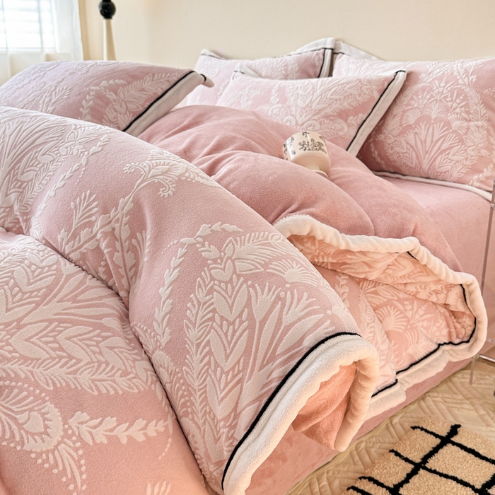 91家纺网 家纺一手货源 找家纺 （总）懒猫家纺 2025新款包边款雕花牛奶绒四件套