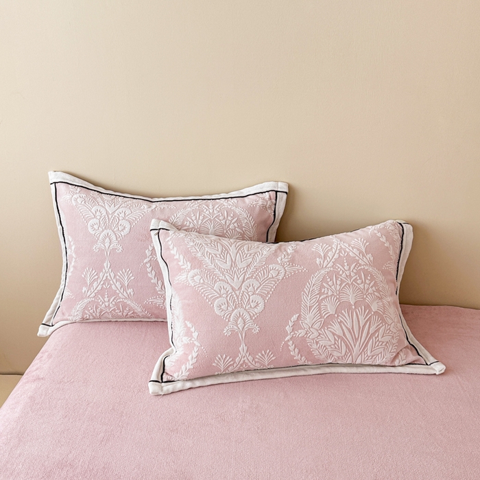 91家纺网 家纺一手货源 找家纺 （总）懒猫家纺 2025新款包边款雕花牛奶绒四件套