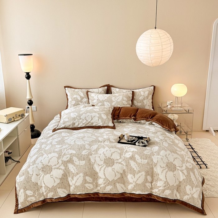 91家纺网 家纺一手货源 找家纺 （总）懒猫家纺 2025新款包边款雕花牛奶绒四件套