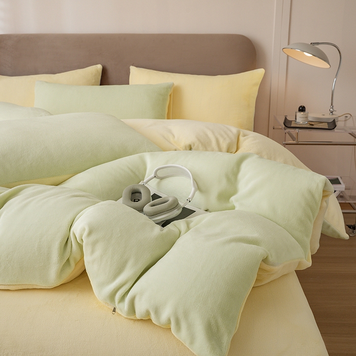 91家纺网 家纺一手货源 找家纺 大元 2025新款A类高克重素色双拼牛奶绒四件套 芽绿-奶黄