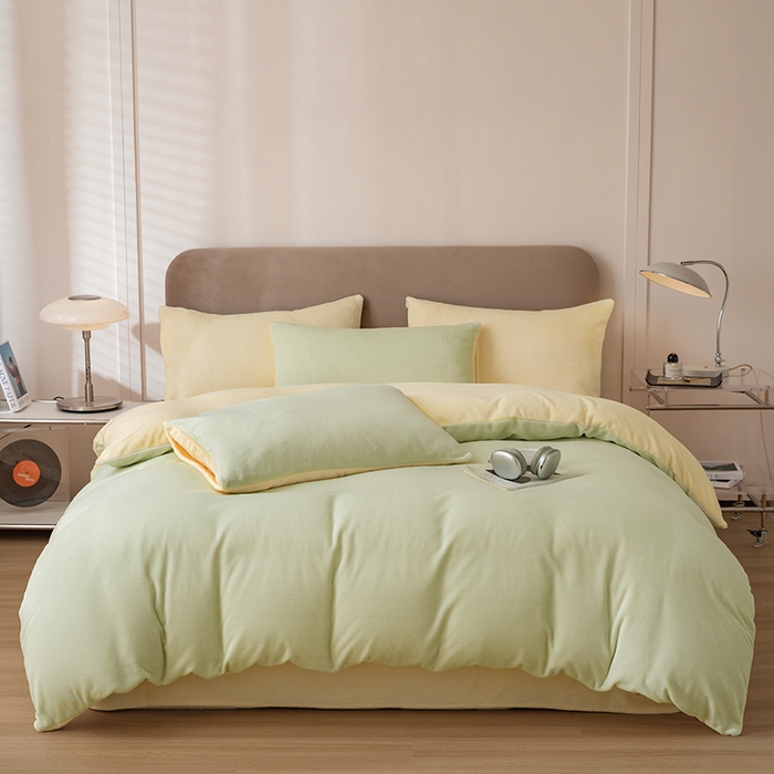 91家纺网 家纺一手货源 找家纺 大元 2025新款A类高克重素色双拼牛奶绒四件套 芽绿-奶黄