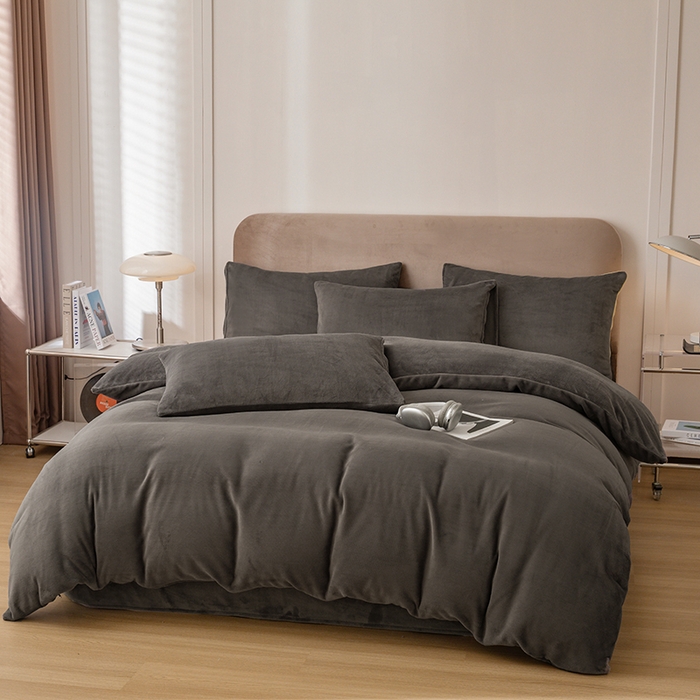 91家纺网 家纺一手货源 找家纺 大元 2025新款A类高克重素色双拼牛奶绒四件套 深灰