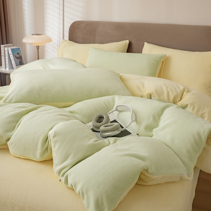 91家纺网 家纺一手货源 找家纺 大元 2025新款A类高克重素色双拼牛奶绒四件套 芽绿-奶黄