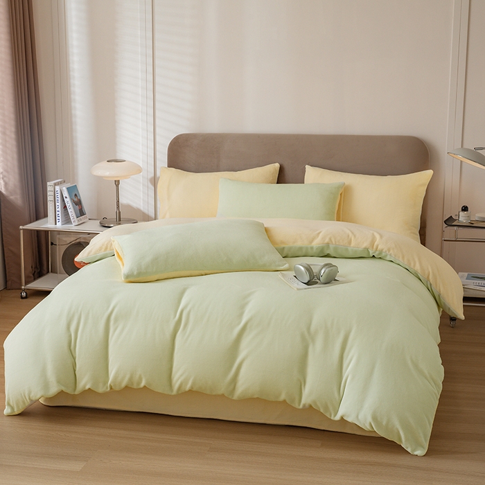 91家纺网 家纺一手货源 找家纺 大元 2025新款A类高克重素色双拼牛奶绒四件套 芽绿-奶黄