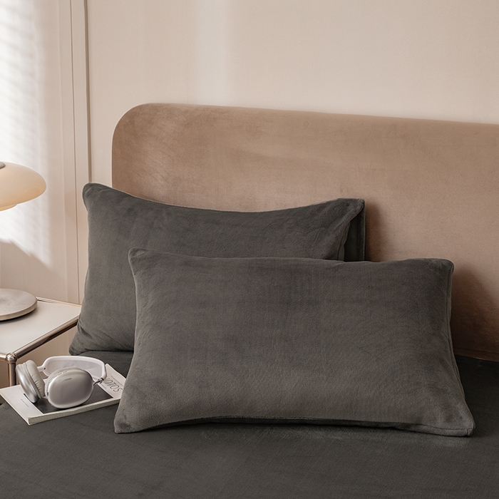 91家纺网 家纺一手货源 找家纺 大元 2025新款A类高克重素色双拼牛奶绒四件套 深灰