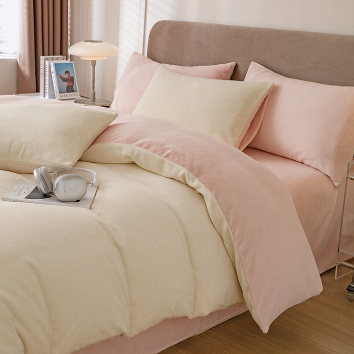 91家纺网 家纺一手货源 找家纺 大元 2025新款A类高克重素色双拼牛奶绒四件套 米白-桃粉