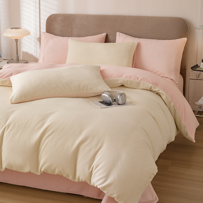 91家纺网 家纺一手货源 找家纺 大元 2025新款A类高克重素色双拼牛奶绒四件套 米白-桃粉