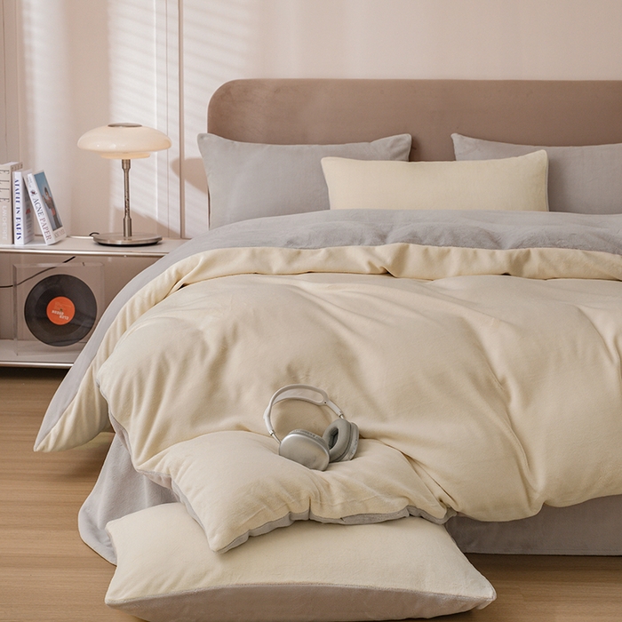 91家纺网 家纺一手货源 找家纺 大元 2025新款A类高克重素色双拼牛奶绒四件套 米白-米灰