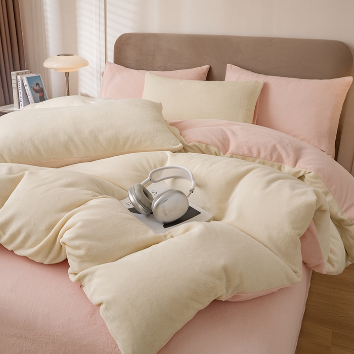 91家纺网 家纺一手货源 找家纺 大元 2025新款A类高克重素色双拼牛奶绒四件套 米白-桃粉