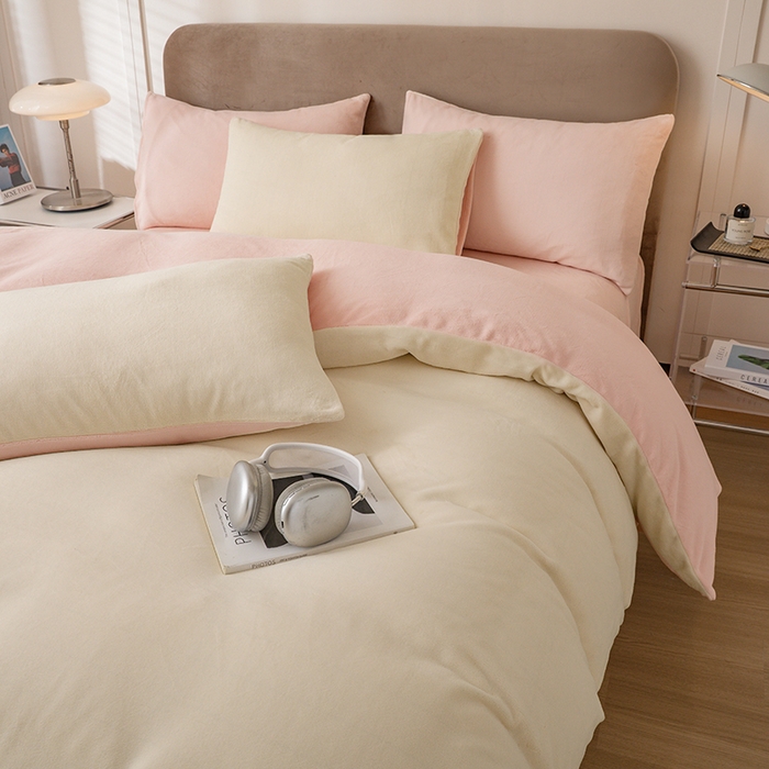 91家纺网 家纺一手货源 找家纺 大元 2025新款A类高克重素色双拼牛奶绒四件套 米白-桃粉