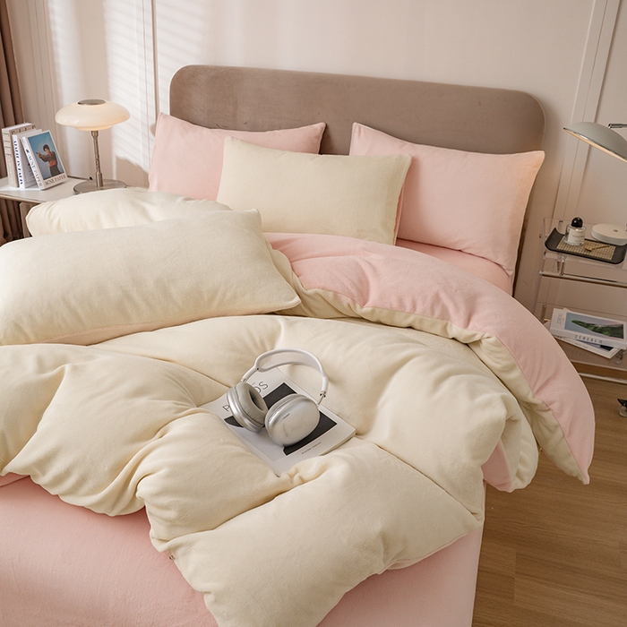 91家纺网 家纺一手货源 找家纺 大元 2025新款A类高克重素色双拼牛奶绒四件套 米白-桃粉