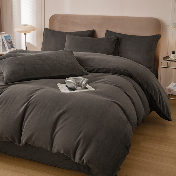 91家纺网 家纺一手货源 找家纺 大元 2025新款A类高克重素色双拼牛奶绒四件套 深灰