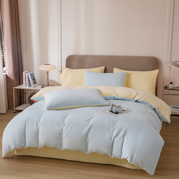 91家纺网 家纺一手货源 找家纺 大元 2025新款A类高克重素色双拼牛奶绒四件套 浅蓝-奶黄