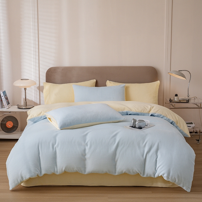 91家纺网 家纺一手货源 找家纺 大元 2025新款A类高克重素色双拼牛奶绒四件套 浅蓝-奶黄