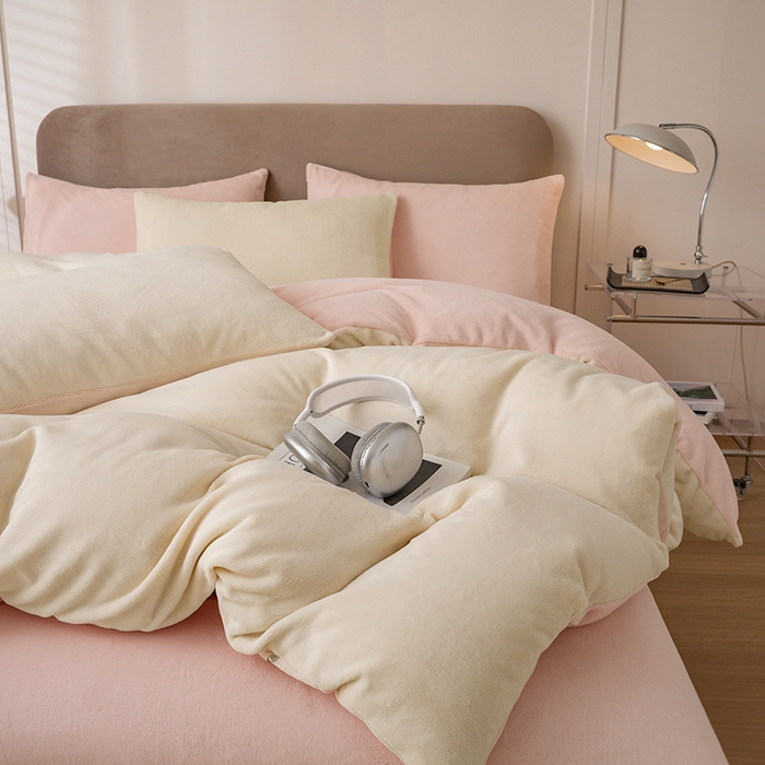 91家纺网 家纺一手货源 找家纺 大元 2025新款A类高克重素色双拼牛奶绒四件套 米白-桃粉