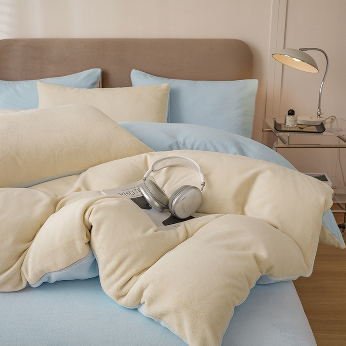 91家纺网 家纺一手货源 找家纺 大元 2025新款A类高克重素色双拼牛奶绒四件套 米白-浅蓝