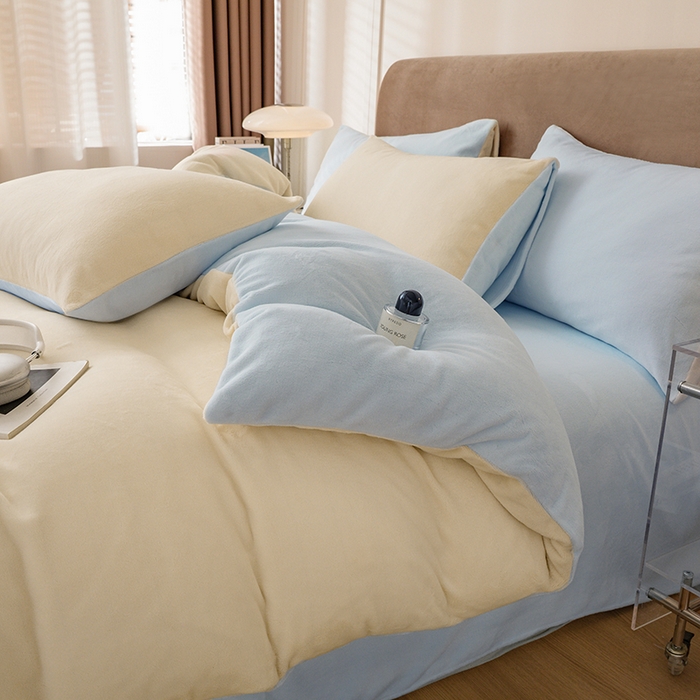 91家纺网 家纺一手货源 找家纺 大元 2025新款A类高克重素色双拼牛奶绒四件套 米白-浅蓝