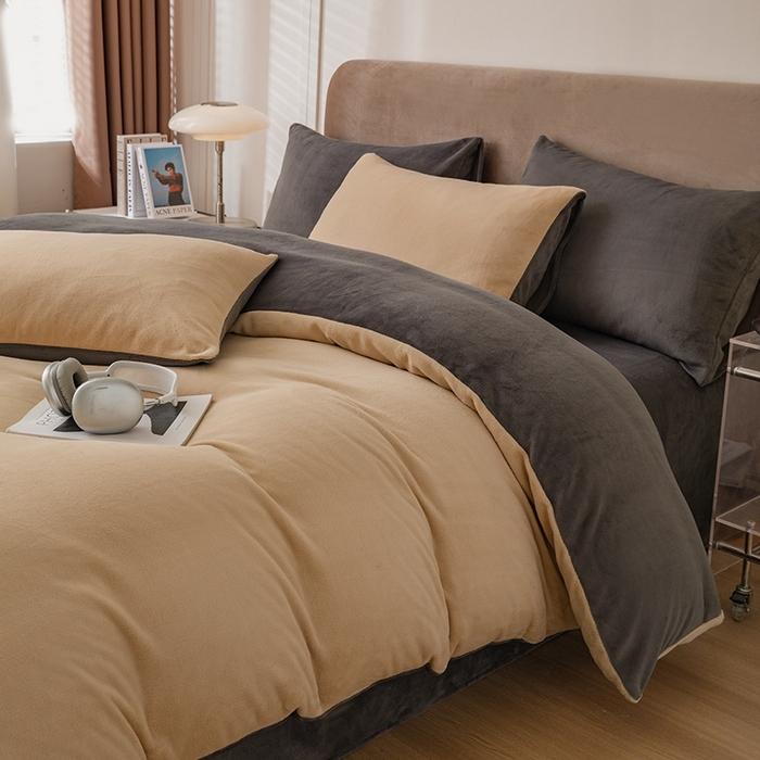 91家纺网 家纺一手货源 找家纺 大元 2025新款A类高克重素色双拼牛奶绒四件套 奶咖-深灰