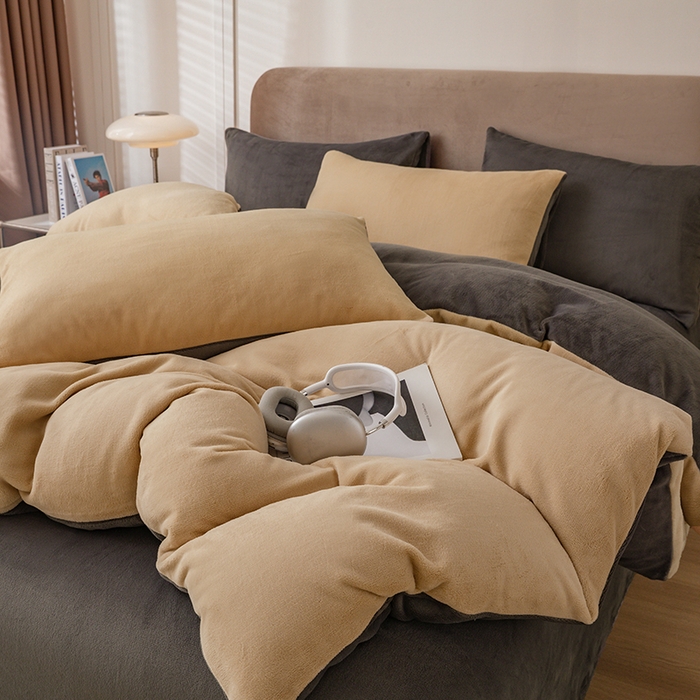 91家纺网 家纺一手货源 找家纺 大元 2025新款A类高克重素色双拼牛奶绒四件套 奶咖-深灰