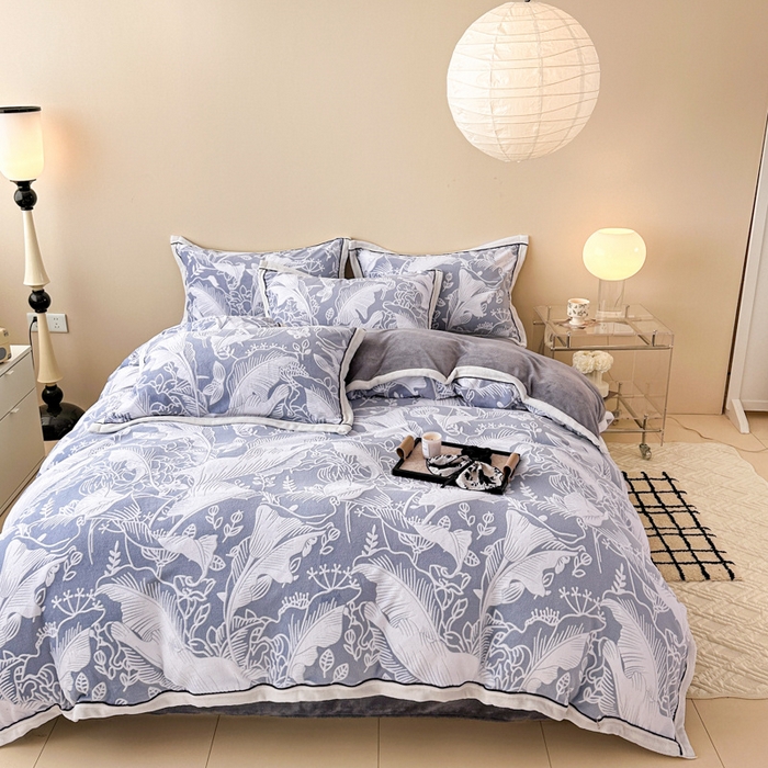 91家纺网 家纺一手货源 找家纺 懒猫家纺 2025新款包边款雕花牛奶绒四件套 晨露半夏