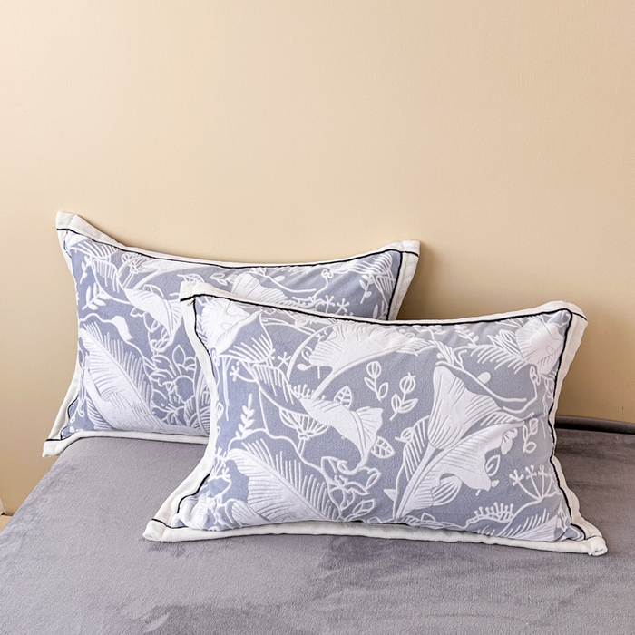 91家纺网 家纺一手货源 找家纺 懒猫家纺 2025新款包边款雕花牛奶绒四件套 晨露半夏