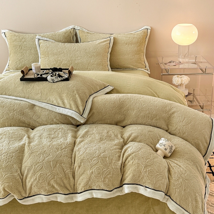 91家纺网 家纺一手货源 找家纺 懒猫家纺 2025新款包边款雕花牛奶绒四件套 春日心动