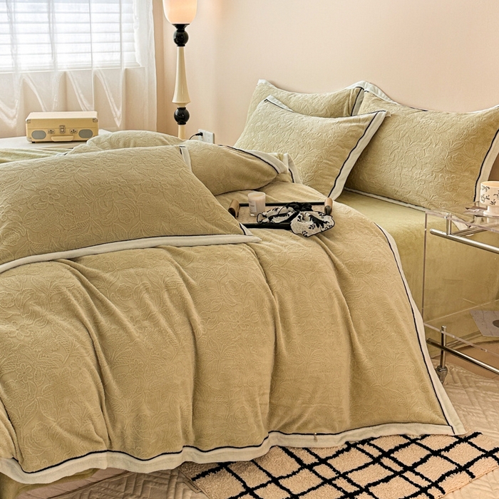 91家纺网 家纺一手货源 找家纺 懒猫家纺 2025新款包边款雕花牛奶绒四件套 春日心动