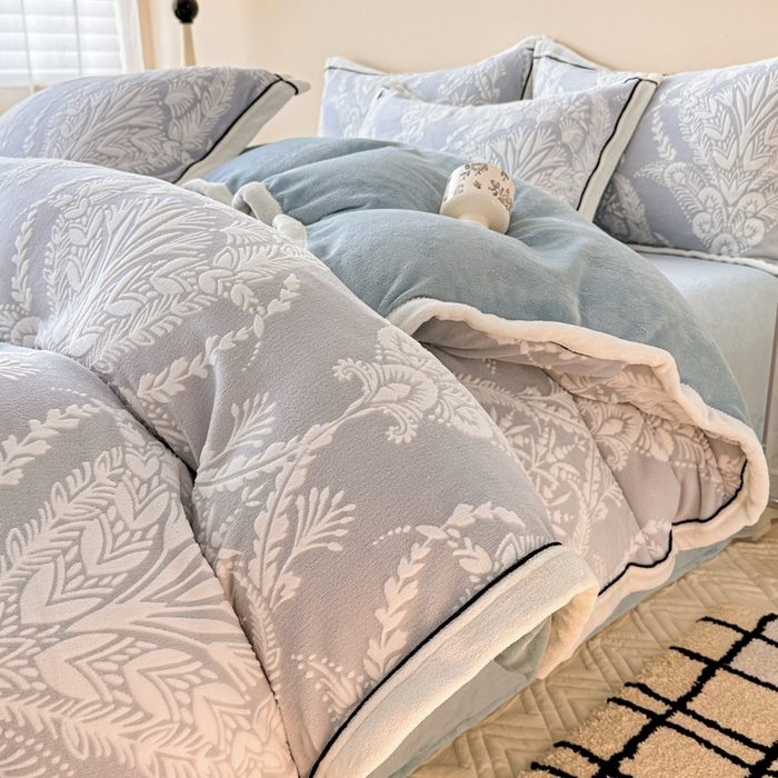 91家纺网 家纺一手货源 找家纺 懒猫家纺 2025新款包边款雕花牛奶绒四件套 法式花园-灰